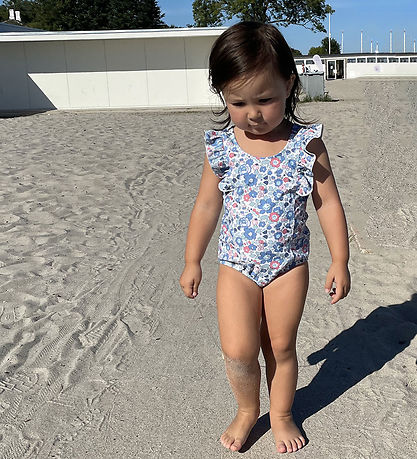 Petit Crabe Badedragt - BADE - UV50+ - Betsy m. Blomster Petit Crabe Badedragt - BADE - UV50+ - Betsy m. Blomster