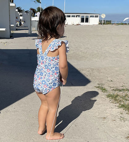 Petit Crabe Badedragt - BADE - UV50+ - Betsy m. Blomster Petit Crabe Badedragt - BADE - UV50+ - Betsy m. Blomster