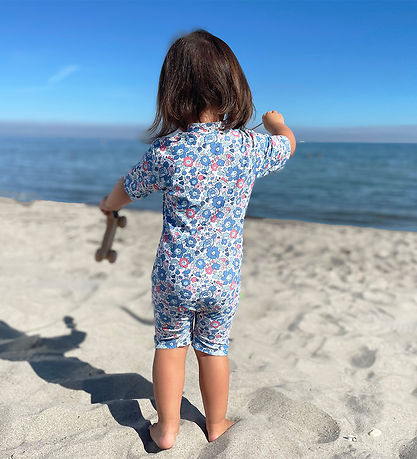 Petit Crabe Badeheldragt - Noe - UV50+ - Betsy m. Blomster Petit Crabe Badeheldragt - Noe - UV50+ - Betsy m. Blomster