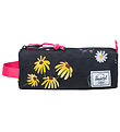 Herschel Penalhus - Settlement - Floral Field Herschel Penalhus - Settlement - Floral Field