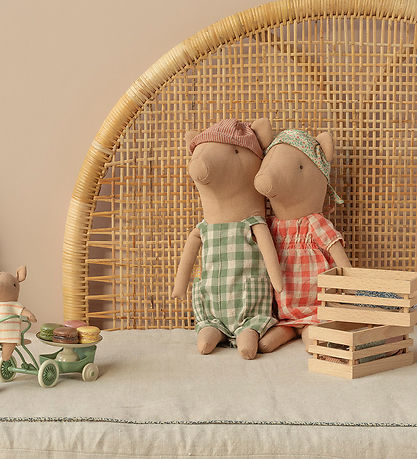 Maileg Bamse - Gris - Dreng - 34 cm - Overall Maileg Bamse - Gris - Dreng - 34 cm - Overall