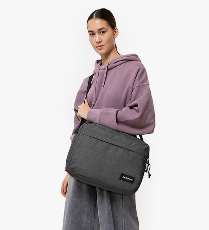 Eastpak Skuldertaske - Crosser - 16L - Black Denim Eastpak Skuldertaske - Crosser - 16L - Black Denim