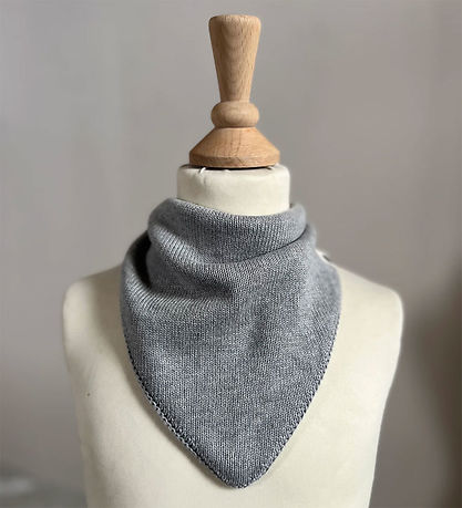 Pine Cone Teething Bib - Knitted - Leo - 36.5x22 cm - Grey Melan