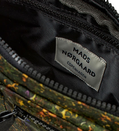 Mads Nørgaard Bæltetaske - Bel One Art Carni - Field AOP/Olive B Mads Nørgaard Bæltetaske - Bel One Art Carni - Field AOP/Olive B
