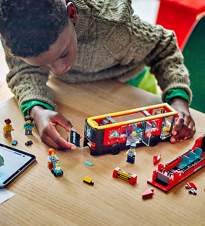 LEGO® City - Rød Dobbeltdækker-turistbus 60407 - 384 Dele LEGO® City - Rød Dobbeltdækker-turistbus 60407 - 384 Dele