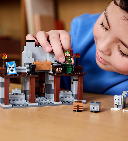 LEGO® Minecraft - The Wolf Stronghold 21261 - 312 Parts