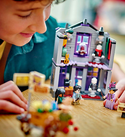 LEGO® Harry Potter - Ollivanders Og Madam Ma... 76439 - 744 Dele