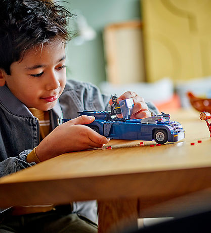 LEGO® Batman - Batman En Batmobile tegen Harley Quinn en Mr. Fre LEGO® Batman - Batman En Batmobile tegen Harley Quinn en Mr. Fre