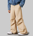 Calvin Klein Bukser - Parachute - Pale Khaki Calvin Klein Bukser - Parachute - Pale Khaki