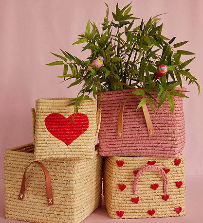 Rice Opbevaringskurv - Raffia - 30x30x25 cm - Natur m. Hjerter Rice Opbevaringskurv - Raffia - 30x30x25 cm - Natur m. Hjerter
