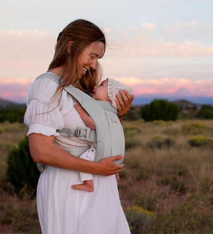Ergobaby Bæresele - Embrace - Soft Air Mesh - Soft Grey Ergobaby Bæresele - Embrace - Soft Air Mesh - Soft Grey