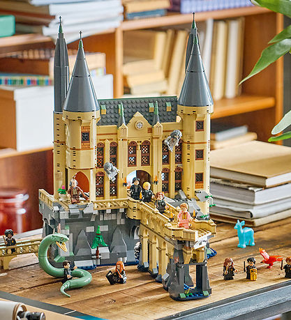 LEGO® Harry Potter - Hogwarts-Slottet: Østfløjen