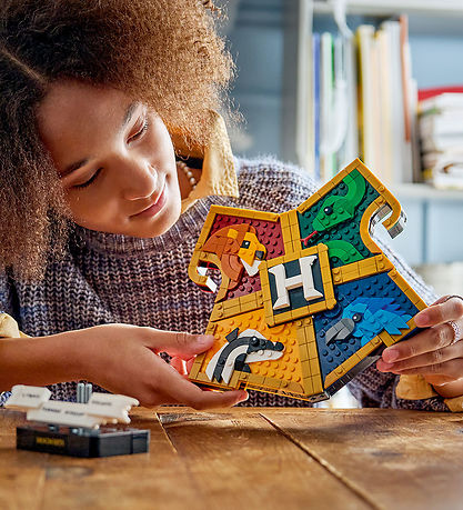 LEGO® Harry Potter - Hogwarts-våbenskjold 76462 - 545 Dele