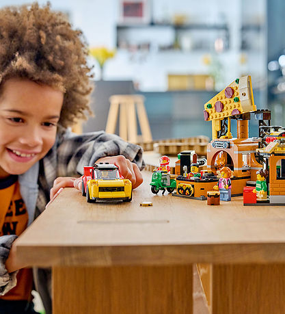 LEGO® City - Pizzeria Med Udbringningsfartøjer 60496 - 494 Dele