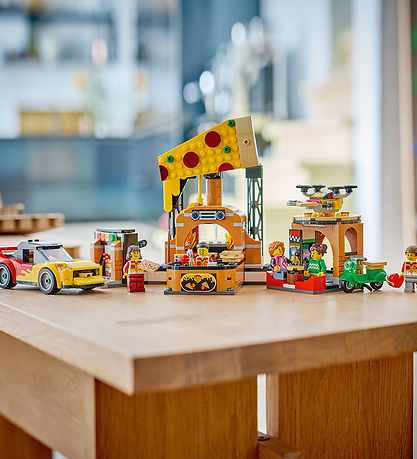 LEGO® City - Pizzeria Med Udbringningsfartøjer 60496 - 494 Dele