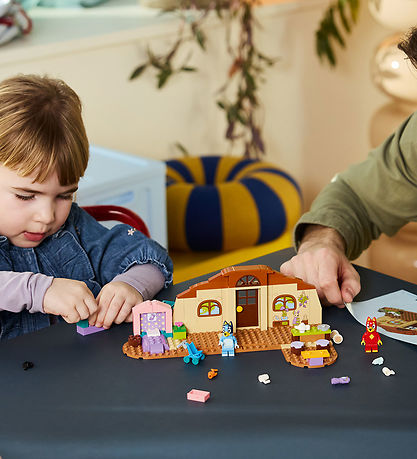 LEGO® Bluey - Skole Med Rusty Og Bluey 11221 - 106 Dele