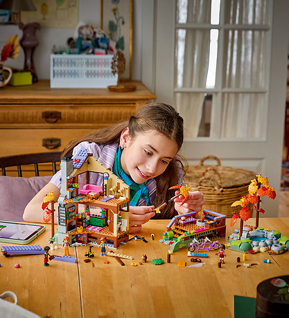 LEGO® Friends - Hyggelig Efterårs-Skovhytte 42705 - 1229 Dele