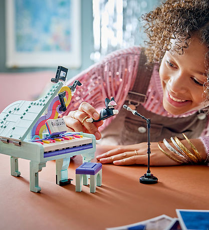LEGO® Creator - 3-i-1 Musikpynt: Klaver Med Kat 31392 - 485 Dele