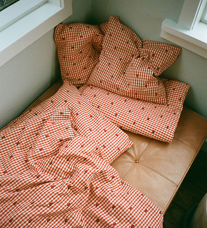 Flöss Sengetøj - Baby - Berry Gingham