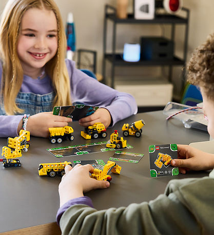 LEGO® Technic - Mighty Machines 42233