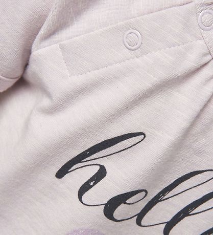 Hummel T-shirt - HMLKaya - Lys Lavendel m. Tekst Hummel T-shirt - HMLKaya - Lys Lavendel m. Tekst