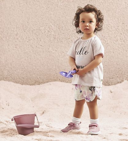 Hummel T-shirt - HMLKaya - Lys Lavendel m. Tekst Hummel T-shirt - HMLKaya - Lys Lavendel m. Tekst