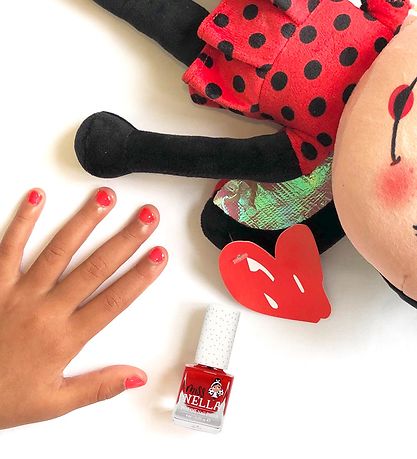 Miss Nella Neglelak - Class Clown