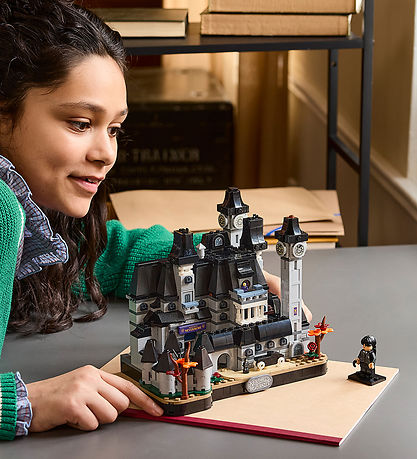 LEGO®Klodser Wednesday - Nevermore Academy - 76788 - 890 Dele