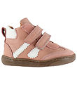 Pom Pom Prewalker Boots - Dark Rose