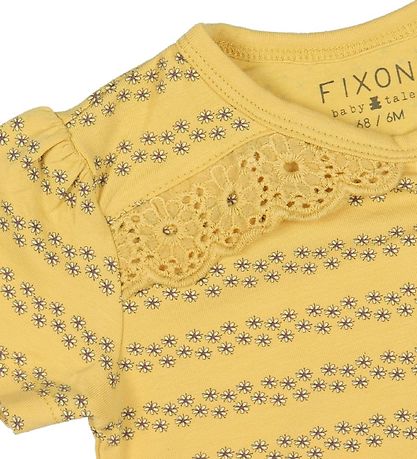 Fixoni T-shirt - Rattan w. Flowers Fixoni T-shirt - Rattan w. Flowers