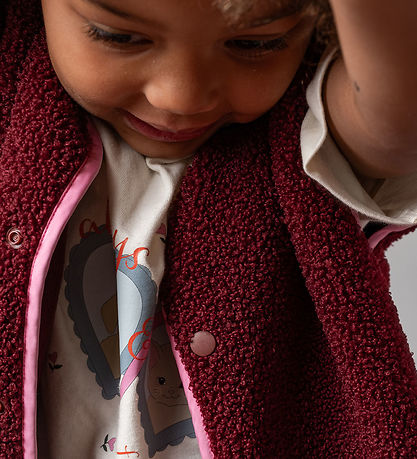 That's Mine Fleecevest - Jordan - Dark Cherry m. Kat Bagpå
