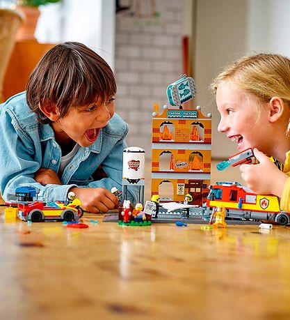 LEGO® City - Brandkorps 60321 - 766 Dele LEGO® City - Brandkorps 60321 - 766 Dele