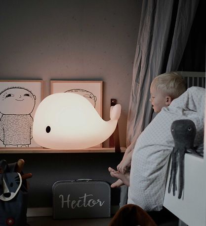 Filibabba Lampe - The Friendly Whale Christian - 30 cm - Hvid Filibabba Lampe - The Friendly Whale Christian - 30 cm - Hvid