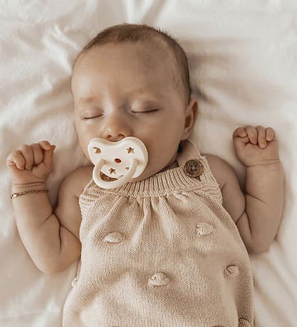 Hevea Pacifier - 0-3 Mths. - Natural Rubber - Milky White w. Mån Hevea Pacifier - 0-3 Mths. - Natural Rubber - Milky White w. Mån