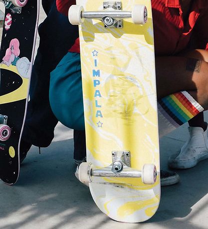 Impala Skateboard - Cosmos - 8.5'' - Gul Impala Skateboard - Cosmos - 8.5'' - Gul