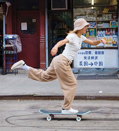 Impala Skateboard - Hera Cruiserboard - 31,5'' - Mel Stringer Impala Skateboard - Hera Cruiserboard - 31,5'' - Mel Stringer