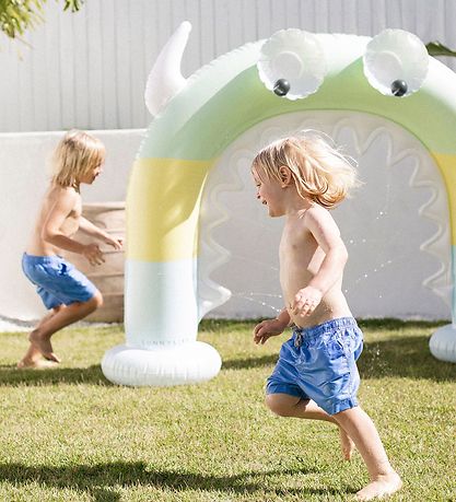 SunnyLife Inflatable Sprinkler - 170x165 cm - Monty The Monster