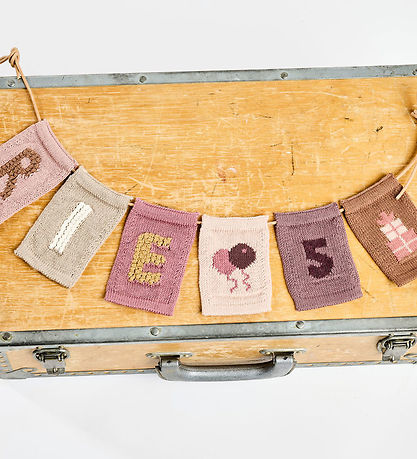 Smallstuff Knitted Flag - 5 - Rose