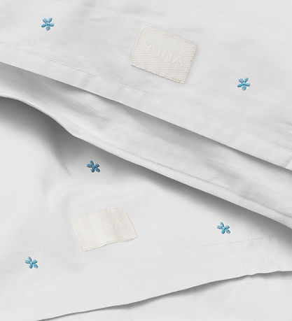 Juna Sengetøj - Daisy - Baby - Hvid/ Lys Blå