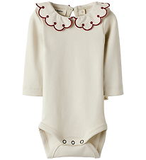 Lil Atelier Body L/Æ - NmfFundo - Turtledove/ Red Dahila Lil Atelier Body L/Æ - NmfFundo - Turtledove/ Red Dahila