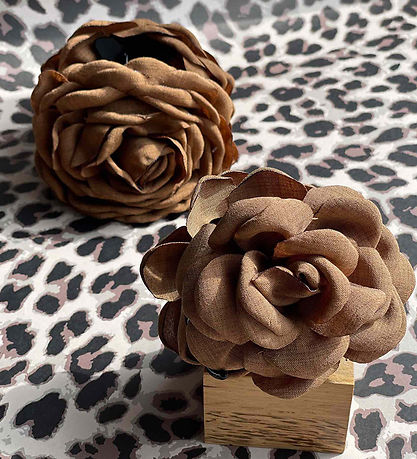 By Stær Hårklemme - Daisy - Lille - Mørkebrun By Stær Hårklemme - Daisy - Lille - Mørkebrun