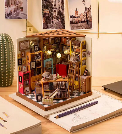 Rolife Miniature House - DIY - Sams Study