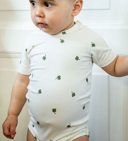 That's Mine Body k/æ - Ellis - Specks Of Luck