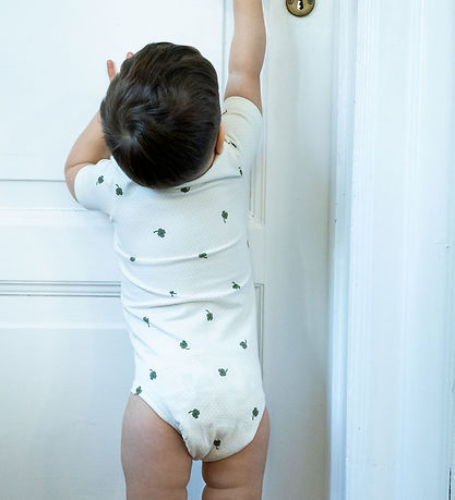 That's Mine Body k/æ - Ellis - Specks Of Luck