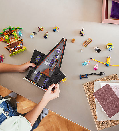 LEGO® Minions - Minions og Grus Familiepalæ 75583 - 868 Dele