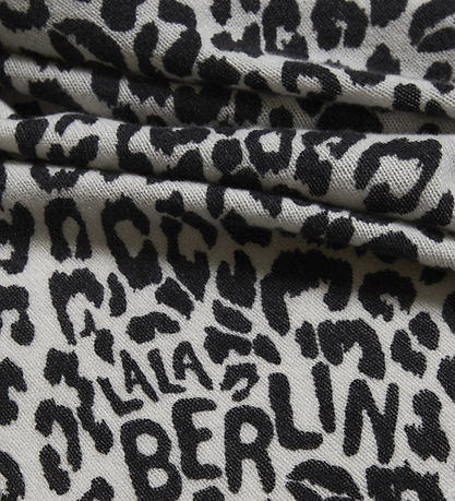 Lala Berlin Tørklæde - Triangle M - Alabastro Black Leo