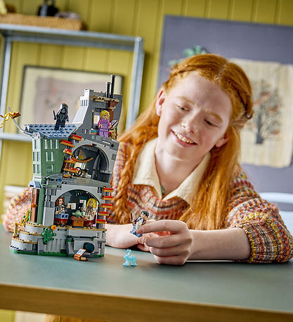 LEGO® Harry Potter - Luna Lovegoods Hus 76467 - 764 Dele