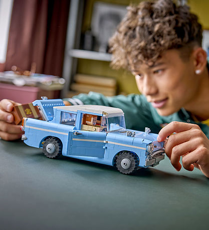 LEGO® Harry Potter - Fortryllet Flyvende Ford Anglia 76470 - 868