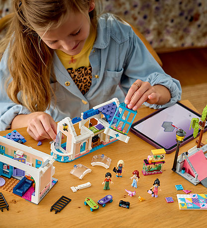 LEGO® Friends - Lianns Families Hus 42687 - 946 Dele
