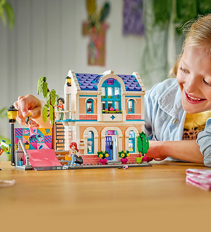 LEGO® Friends - Lianns Families Hus 42687 - 946 Dele